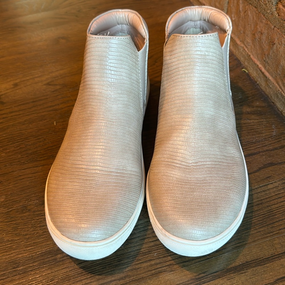 Coconuts by Matisse slip on high top